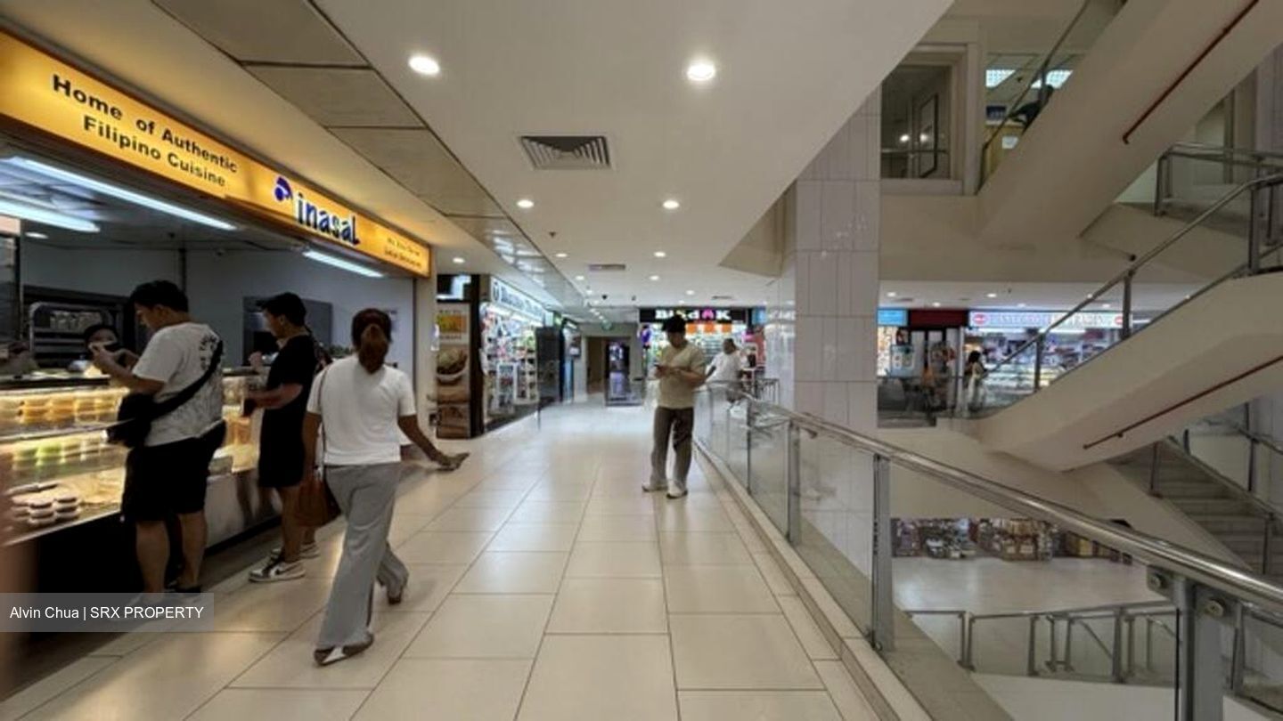 Lucky Plaza (D9), Shop House #628802551